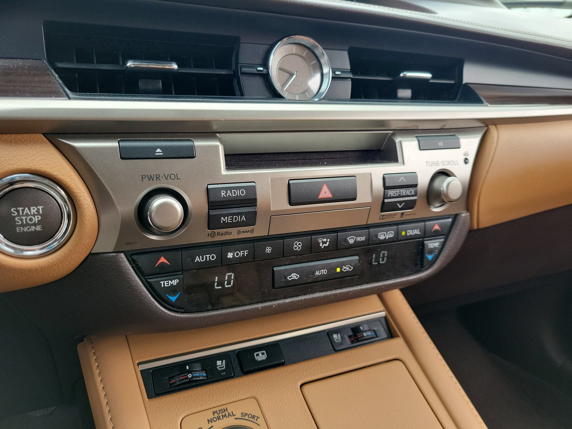 Used 2016 Lexus ES 350 w/ Luxury Package w/Wood Trim FWD image 25