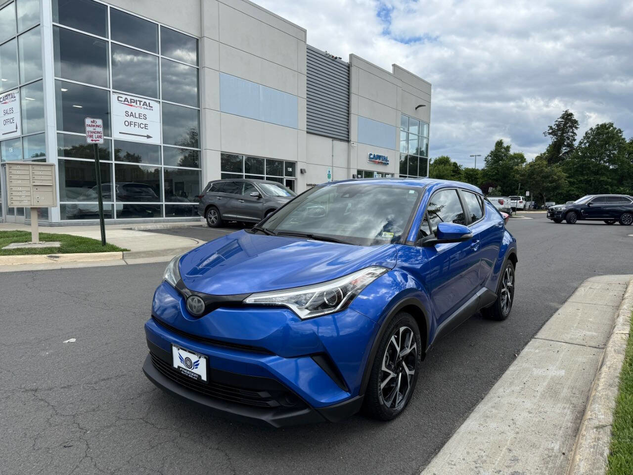 Used 2018 Toyota C-HR XLE image 2