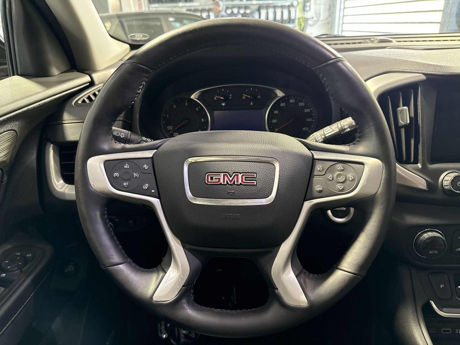 Used 2019 GMC Terrain SLT w/ Infotainment Package II AWD/4WD image 17
