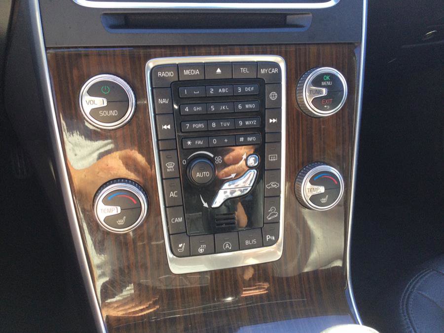 Used 2017 Volvo V60 T5 Cross Country w/ Climate Package image 14