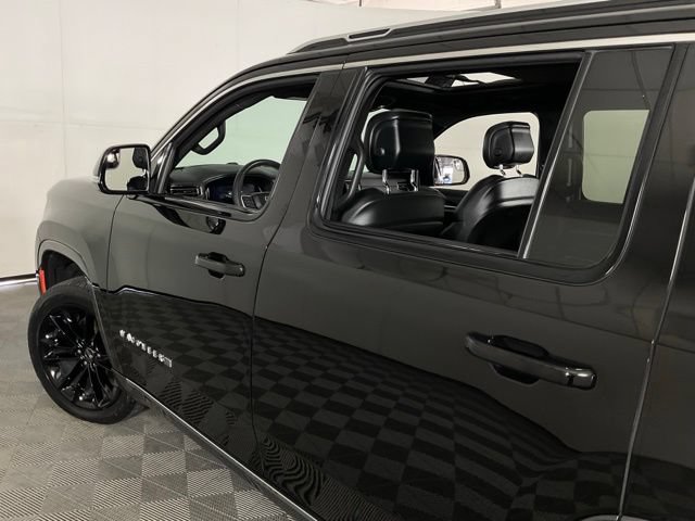 Used 2022 Jeep Wagoneer Series III w/ Premium Group I AWD/4WD image 36