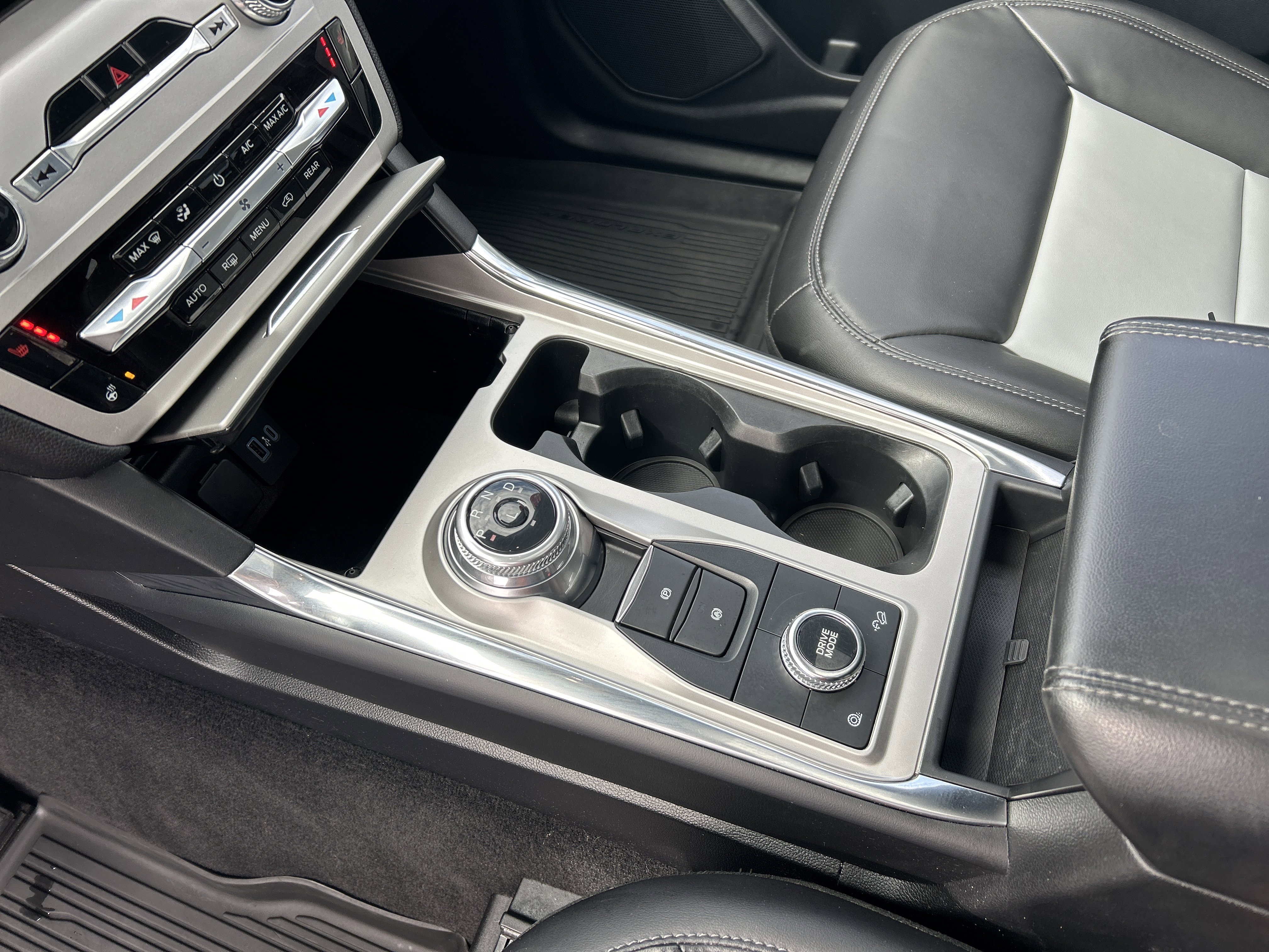 Used 2022 Ford Explorer XLT w/ XLT Sport Appearance Package image 23