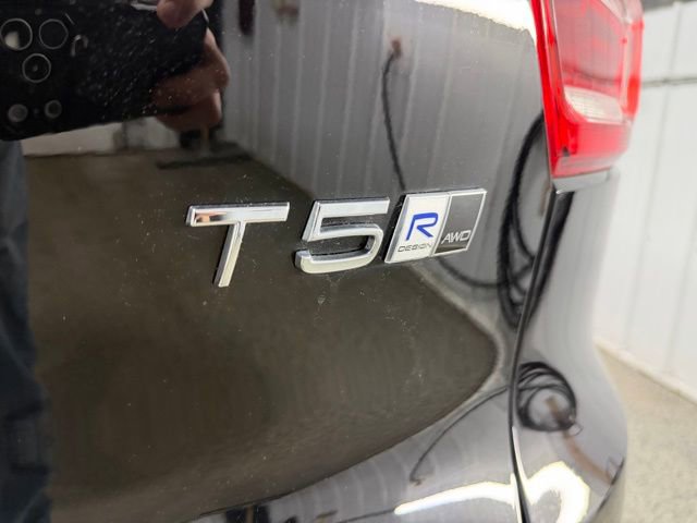 Used 2019 Volvo XC40 T5 R-Design image 31