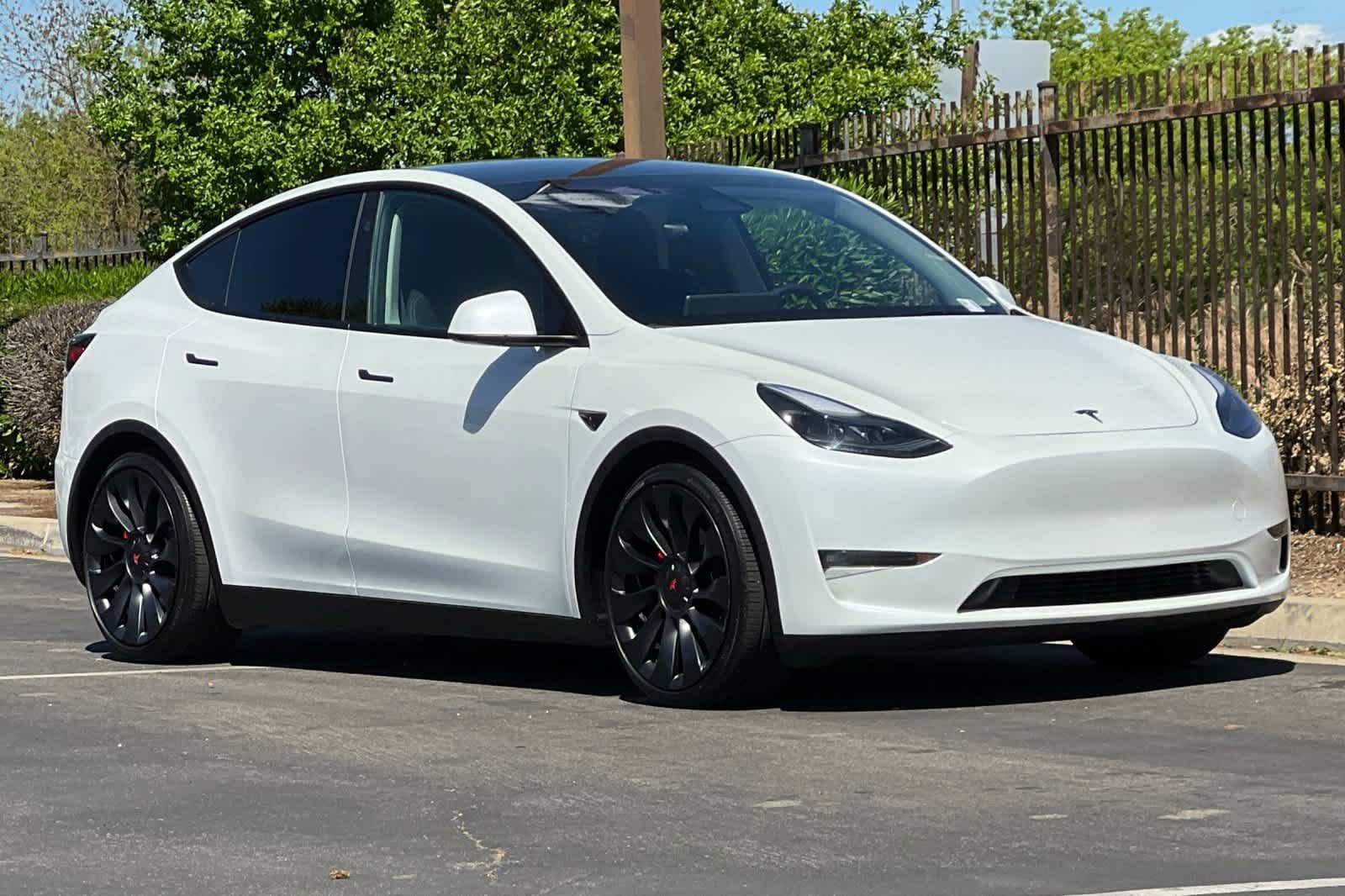Used 2024 Tesla Model Y Performance image 9