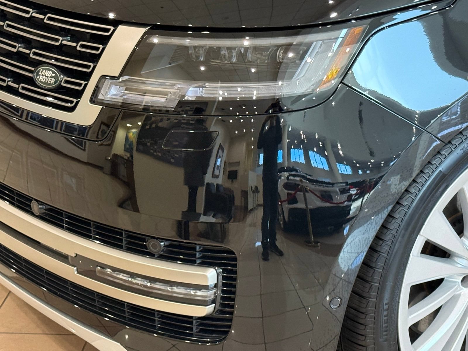 New 2025 Land Rover Range Rover Long Wheelbase SE AWD/4WD image 11