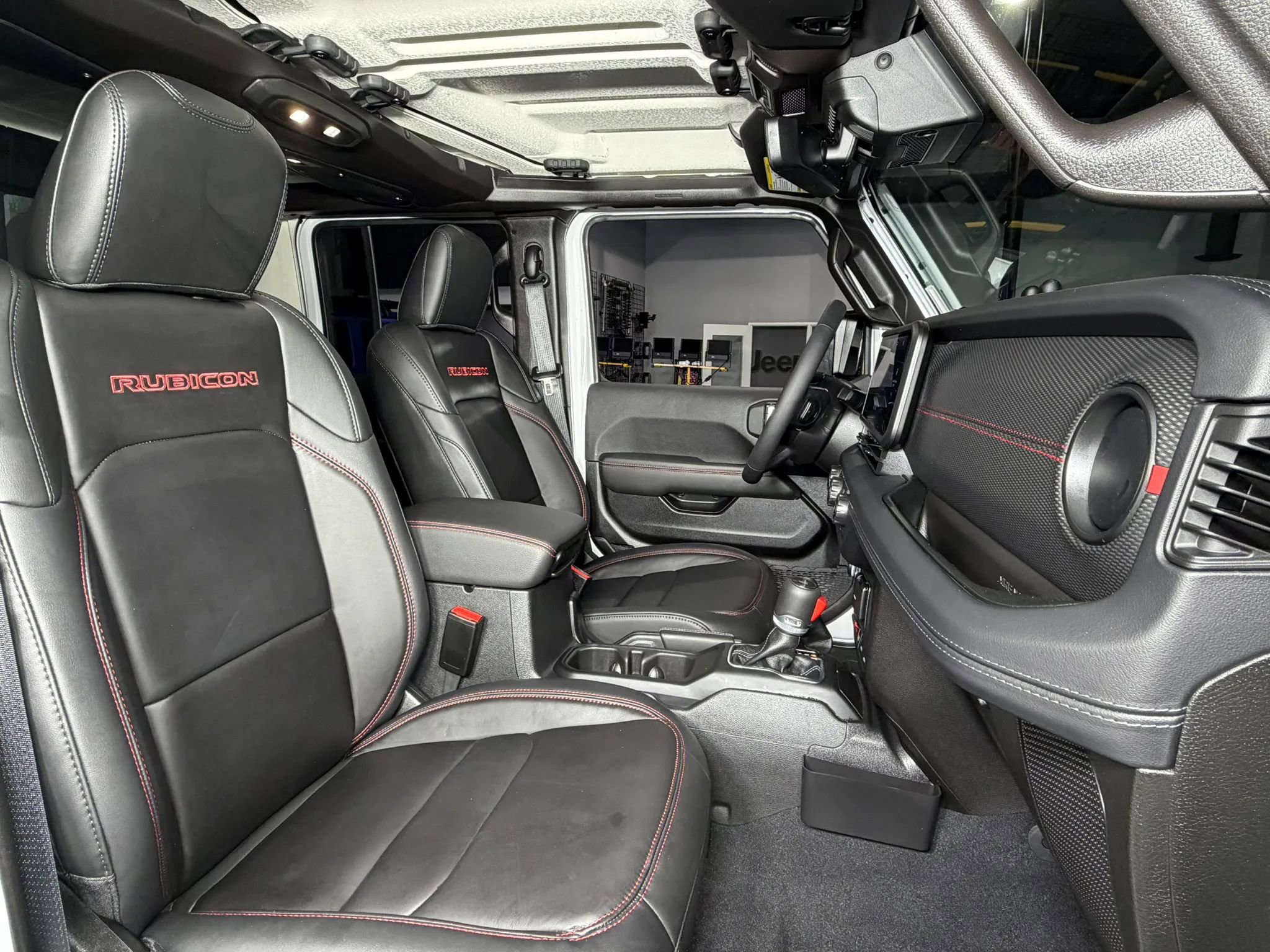 Used 2025 Jeep Gladiator Rubicon w/ Safety Group AWD/4WD image 20