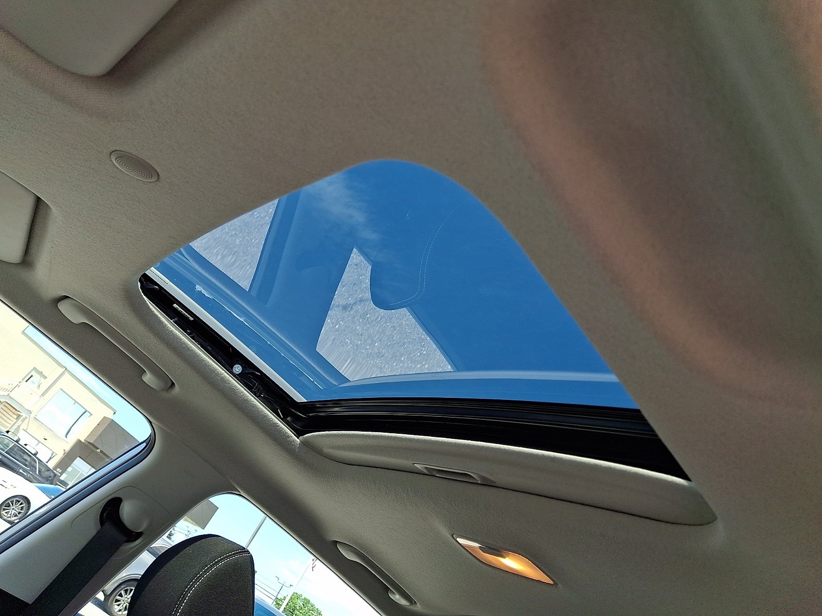 Certified 2025 Hyundai Venue SEL FWD image 15