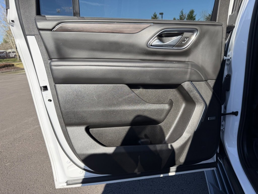 Used 2023 Chevrolet Suburban LT image 30
