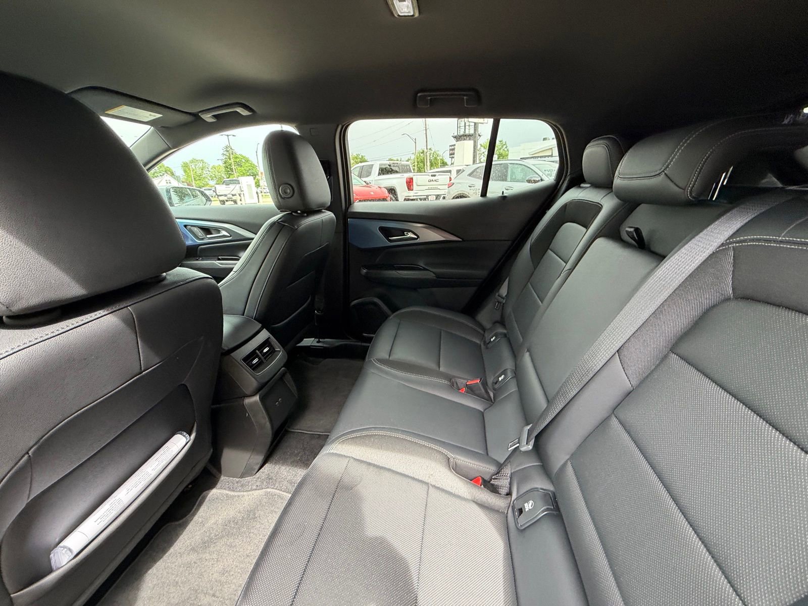 Used 2025 Chevrolet Equinox EV LT w/ Convenience Package FWD image 5