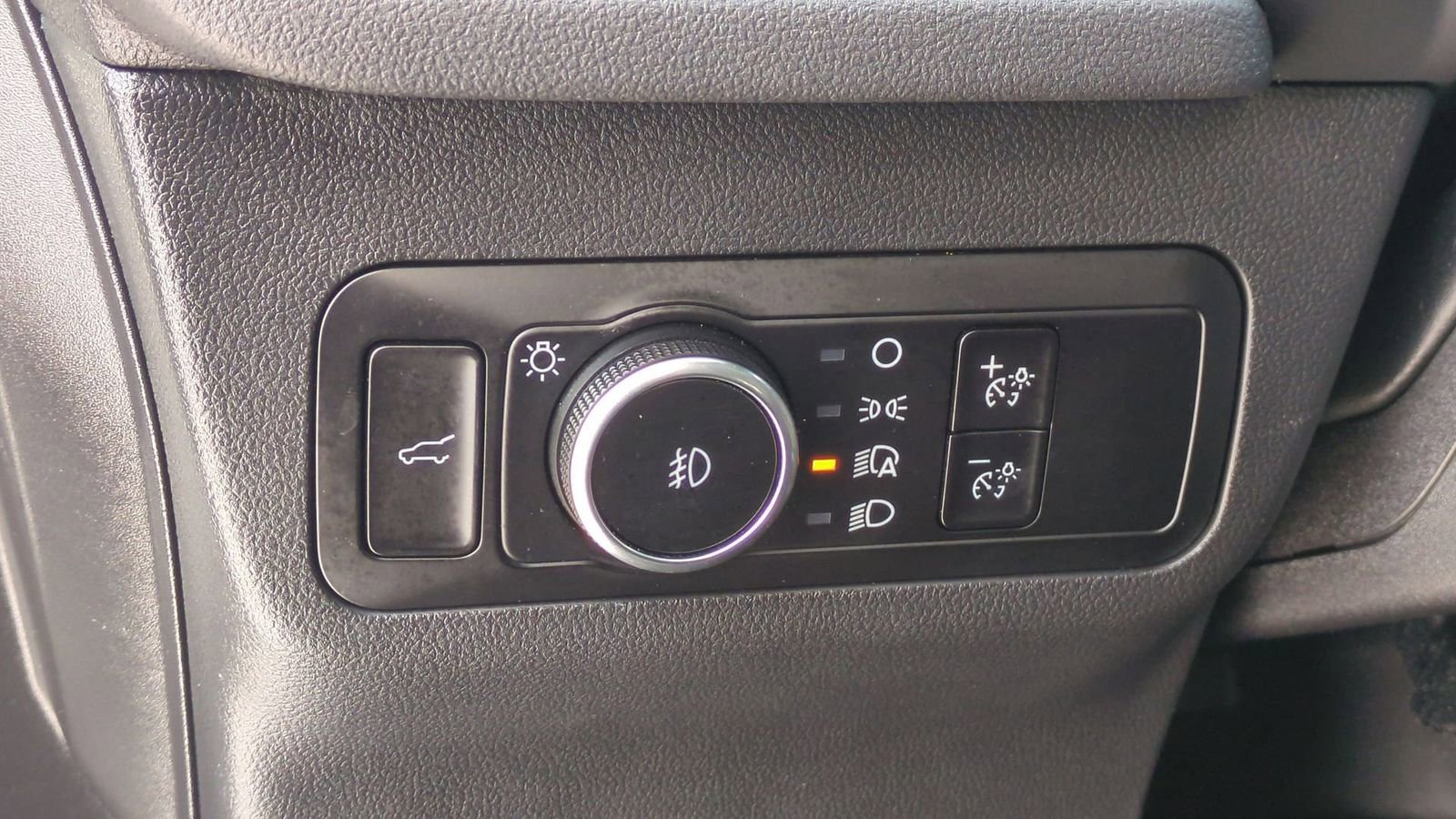 Used 2022 Ford Escape SEL image 18