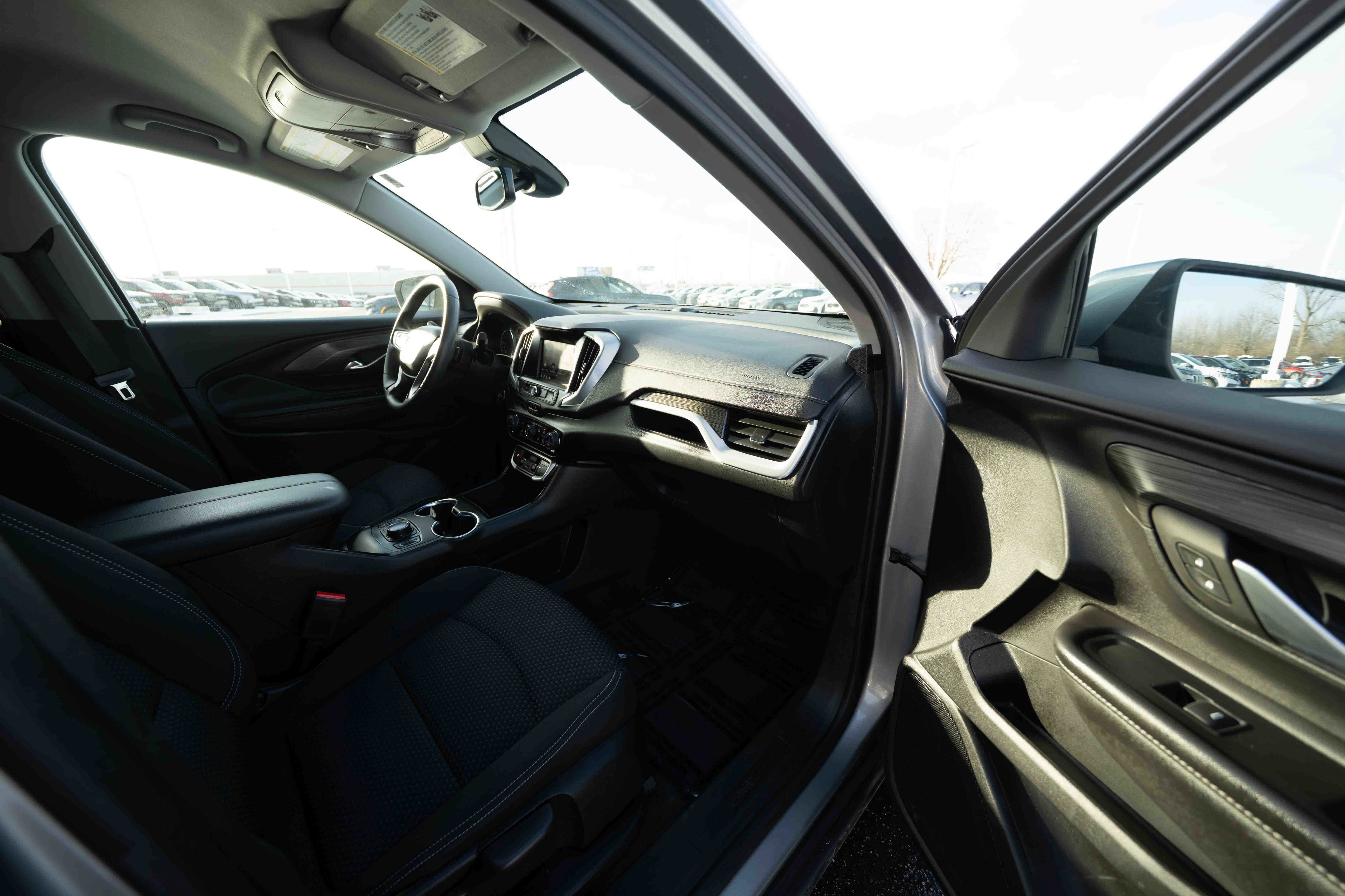 Used 2023 GMC Terrain SLE w/ Driver Convenience Package image 26