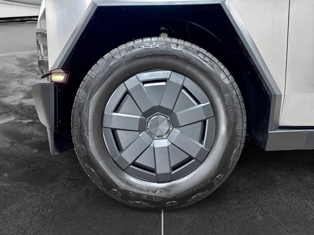 Used 2025 Tesla Cybertruck AWD Crew Cab image 30