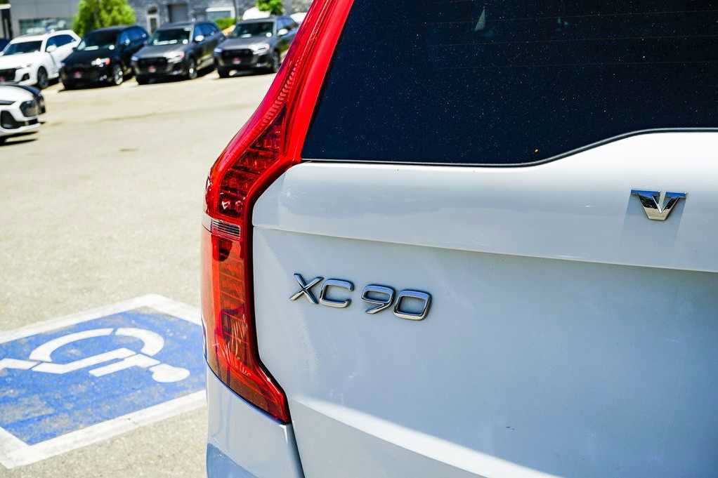 Used 2018 Volvo XC90 T6 Momentum w/ Convenience Package AWD/4WD image 10