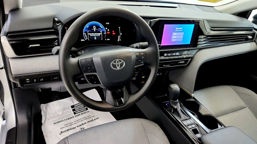 Used 2026 Toyota Camry LE AWD/4WD image 32