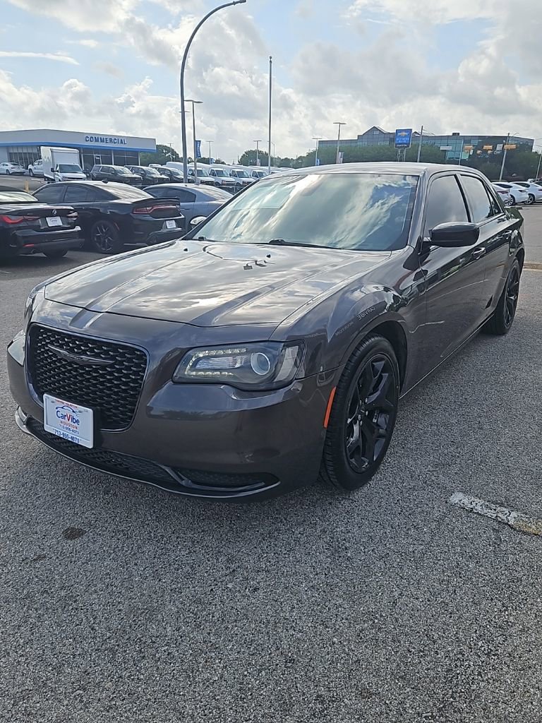 Used 2022 Chrysler 300 Touring w/ Sport Appearance Package RWD image 3