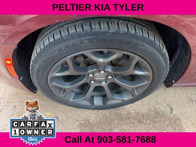 Used 2018 Chrysler 300 S w/ 300S Premium Group image 5