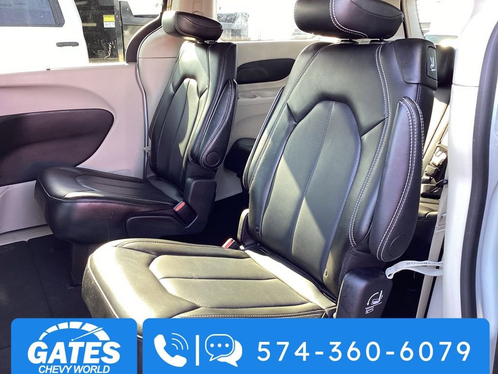Used 2024 Chrysler Pacifica Touring-L image 14