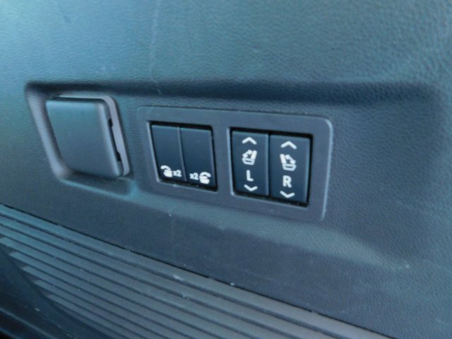 Used 2023 GMC Yukon XL Denali image 13