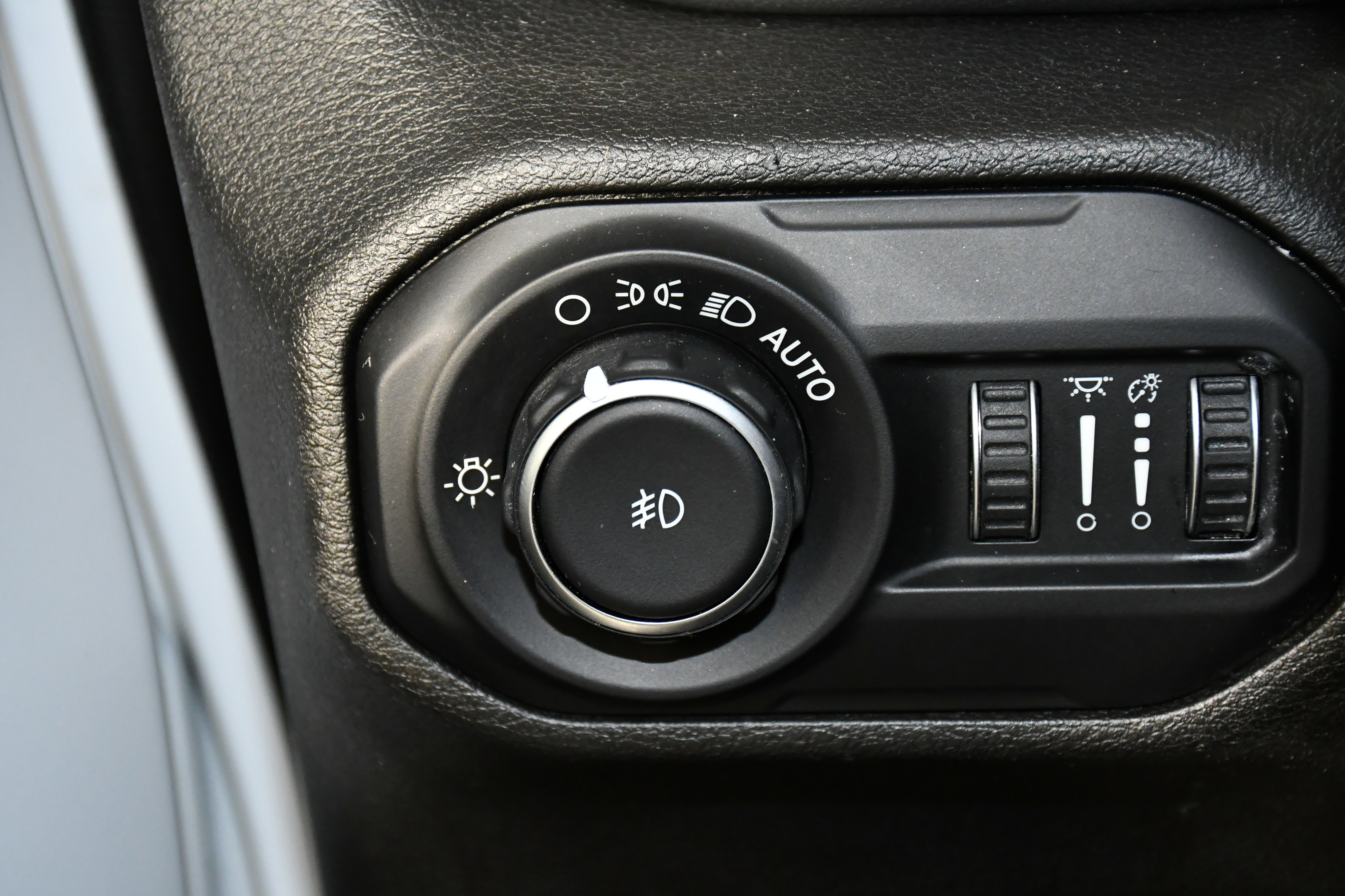 Used 2019 Jeep Wrangler Unlimited Sahara image 37
