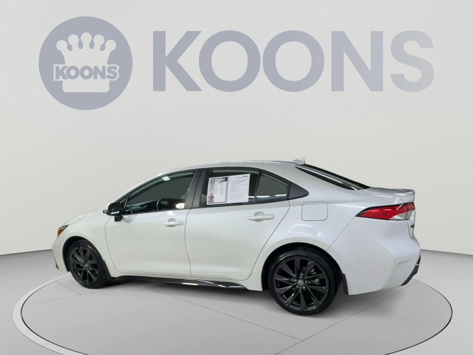 Used 2024 Toyota Corolla SE w/ SE Convenience Package FWD image 8
