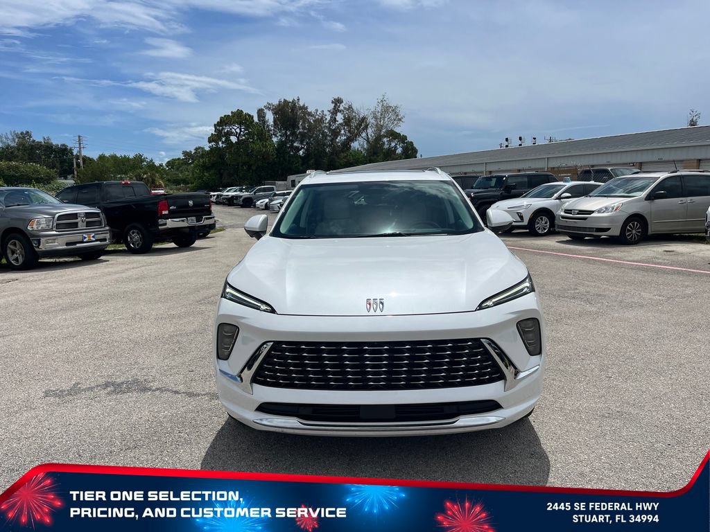 Used 2025 Buick Envision Avenir AWD/4WD image 3