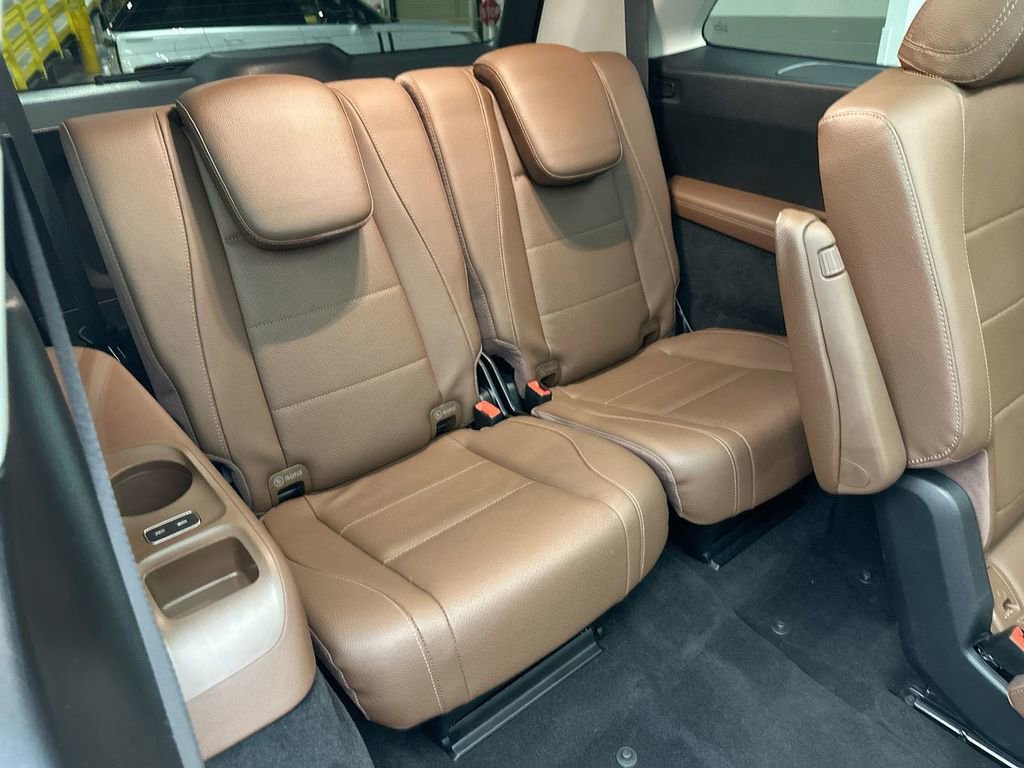 Used 2024 Mercedes-Benz GLS 450 4MATIC image 20