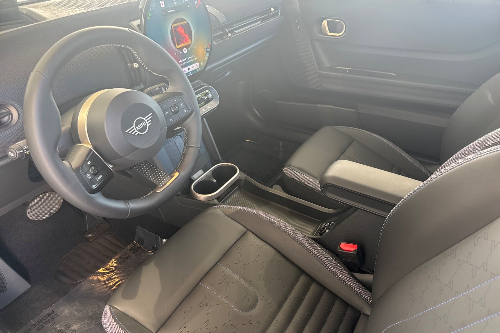 Used 2025 MINI Cooper 2-Door Hardtop FWD image 11