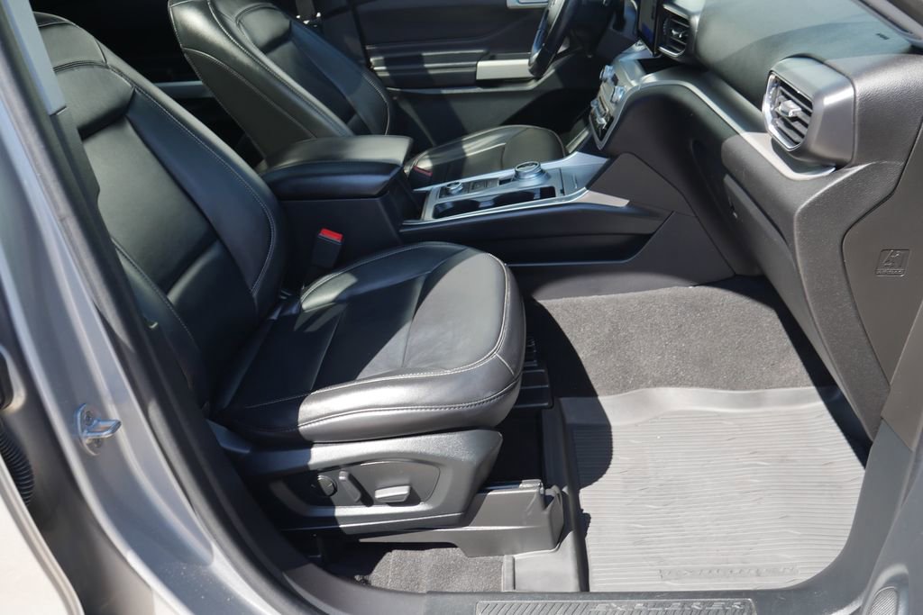 Used 2021 Ford Explorer XLT w/ Equipment Group 202A AWD/4WD image 23