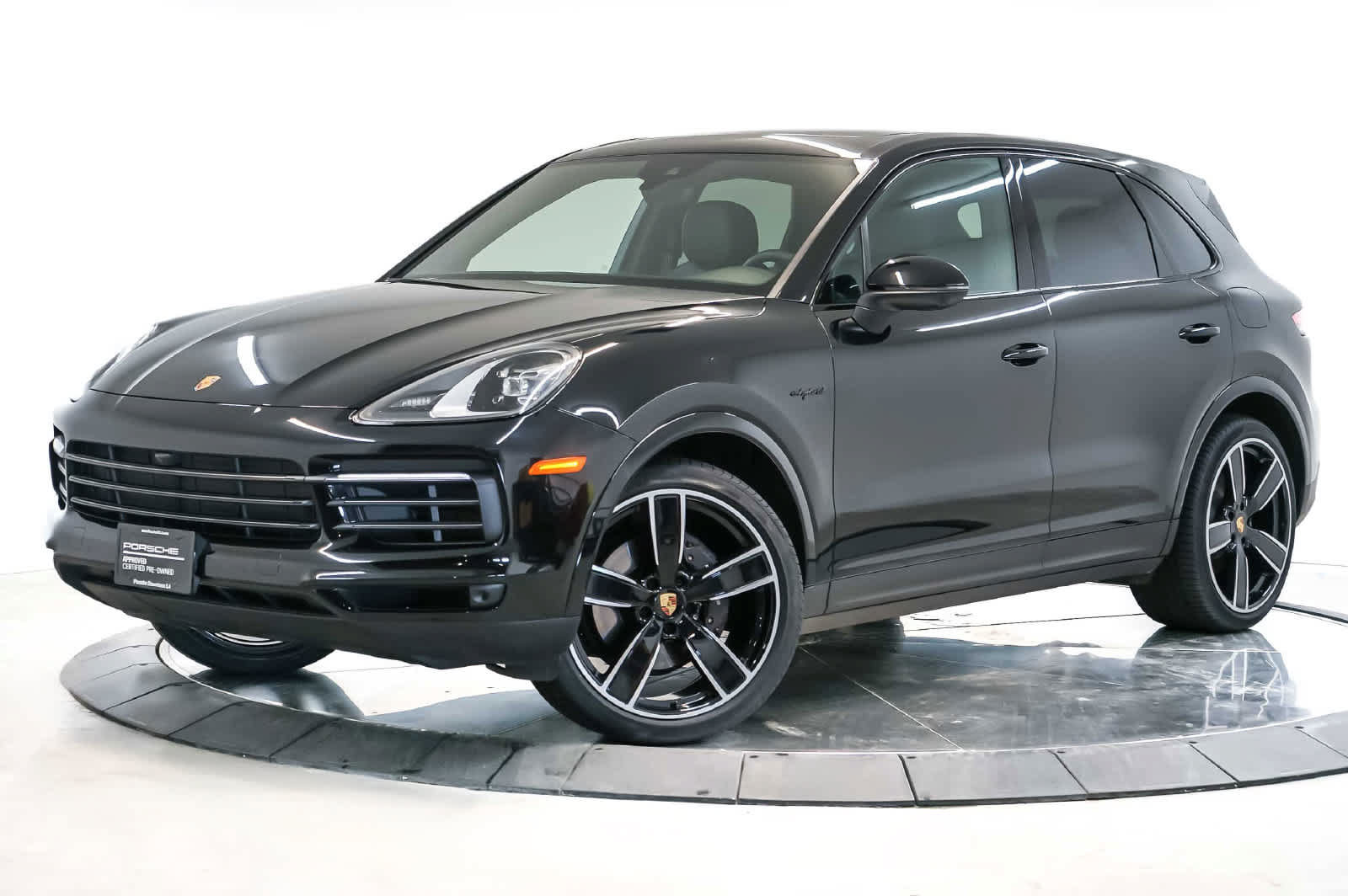 Certified 2023 Porsche Cayenne Platinum Edition AWD/4WD image 1