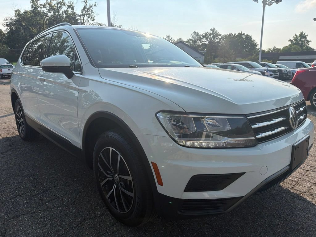 Used 2021 Volkswagen Tiguan SE w/ Panoramic Sunroof Package FWD image 3