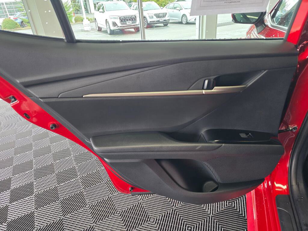 Used 2025 Toyota Camry SE image 38