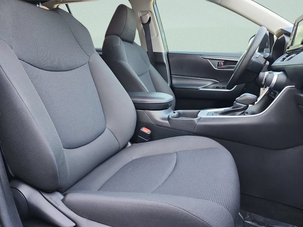 Used 2020 Toyota RAV4 LE FWD image 18