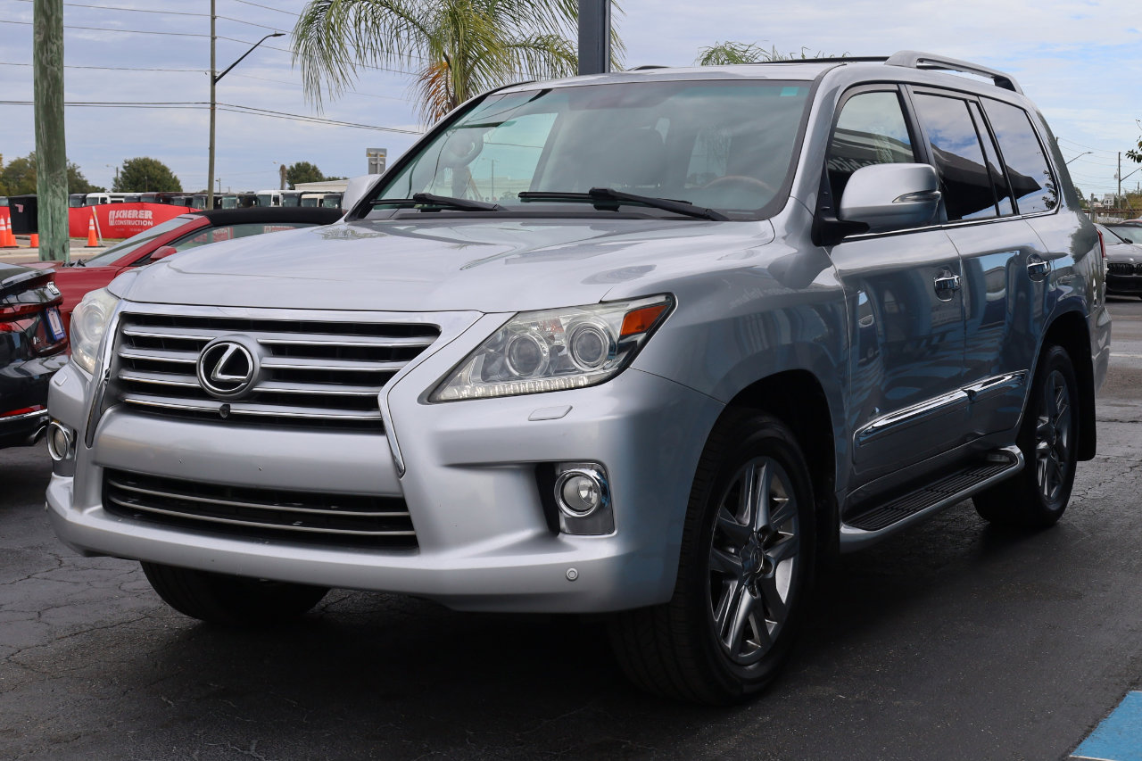 Used 2013 Lexus LX 570 4WD image 2