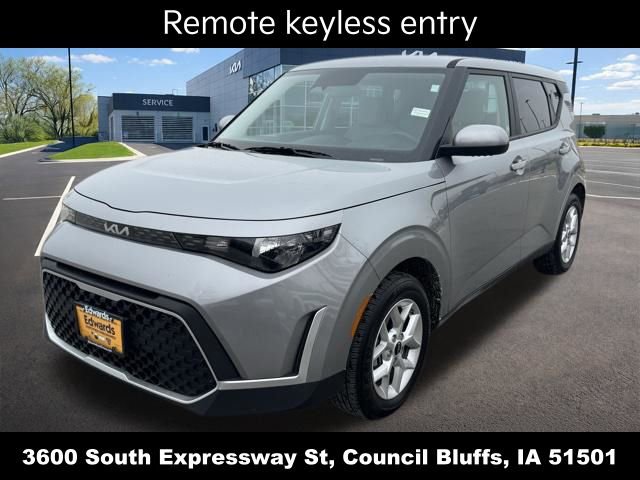 Used 2025 Kia Soul LX FWD image 8
