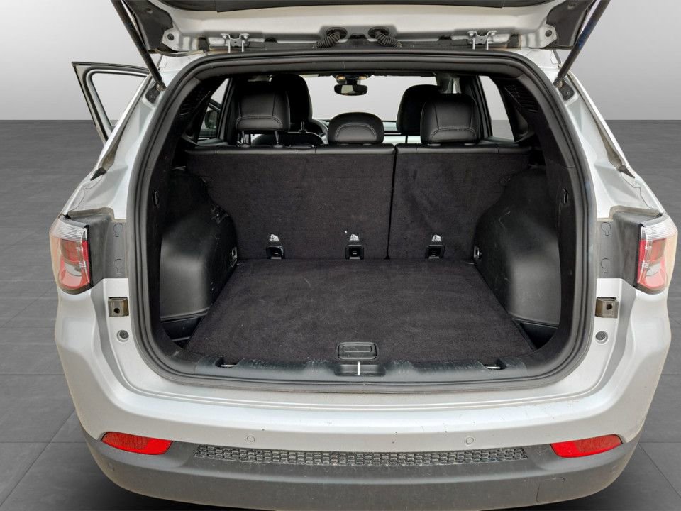 Used 2025 Jeep Compass Limited image 31