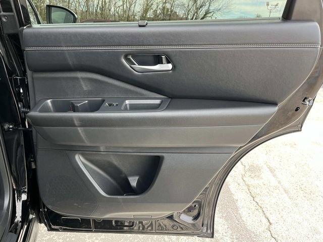 Used 2025 Nissan Pathfinder Platinum image 24