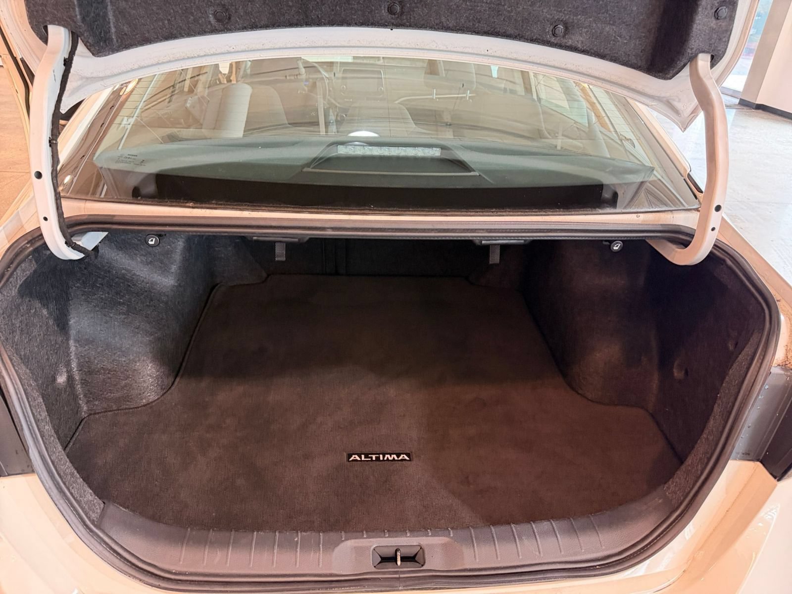 Used 2025 Nissan Altima 2.5 SV FWD image 29