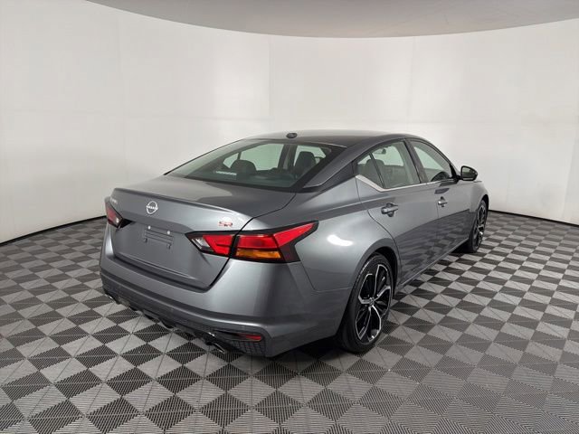 Used 2024 Nissan Altima 2.5 SR FWD image 12