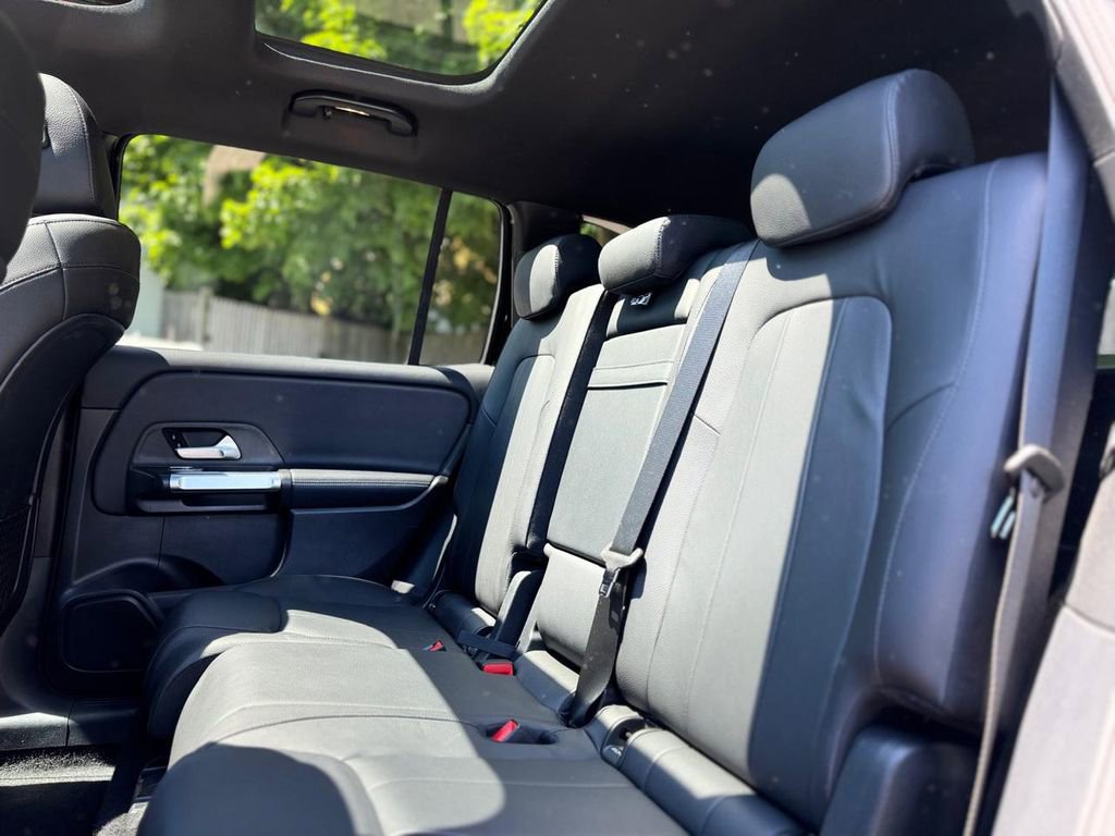 Used 2021 Mercedes-Benz GLB 250 4MATIC image 26