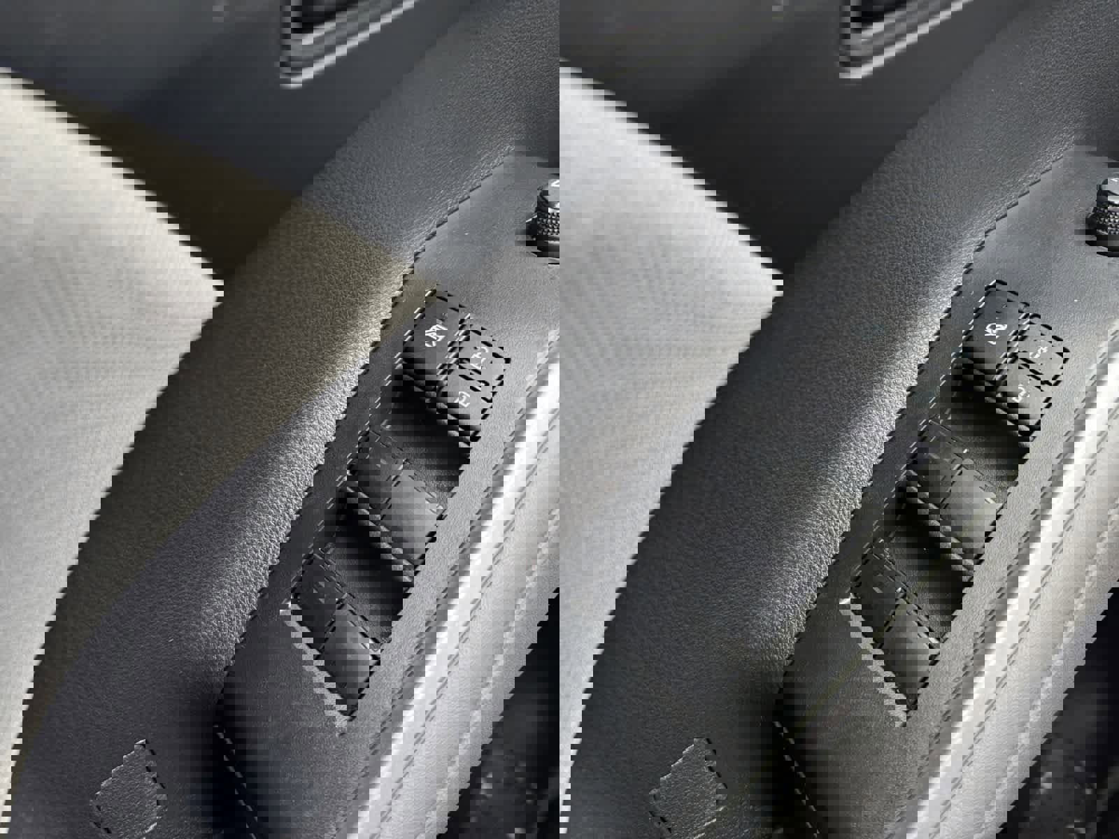 Used 2023 Toyota Highlander LE image 17