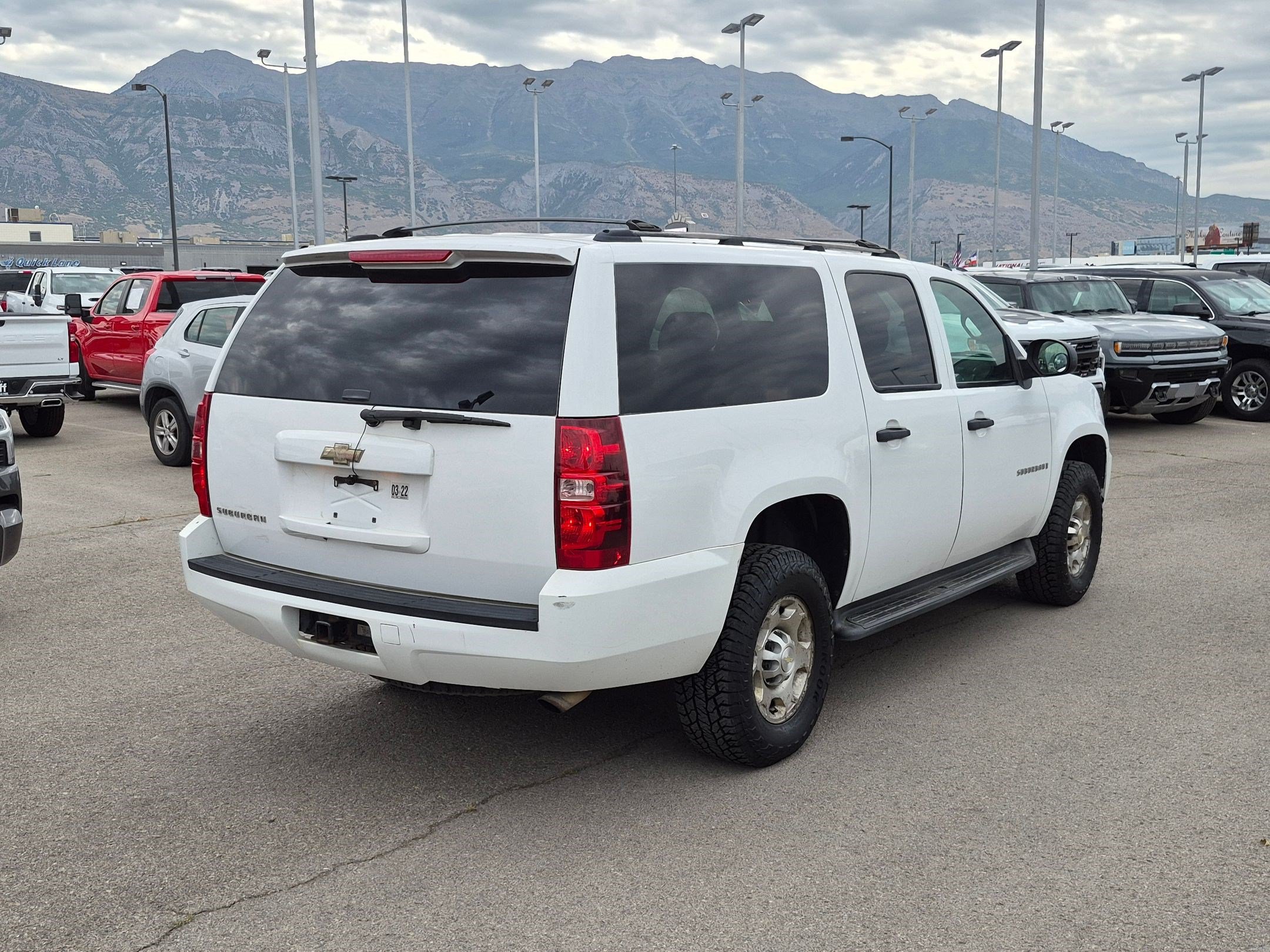 Used 2009 Chevrolet Suburban 2500 LS w/ Skid Plate Package AWD/4WD image 3