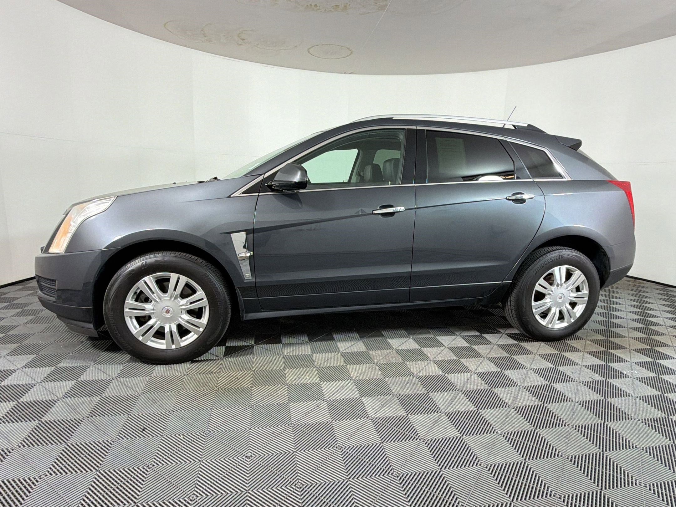 Used 2012 Cadillac SRX Luxury image 2