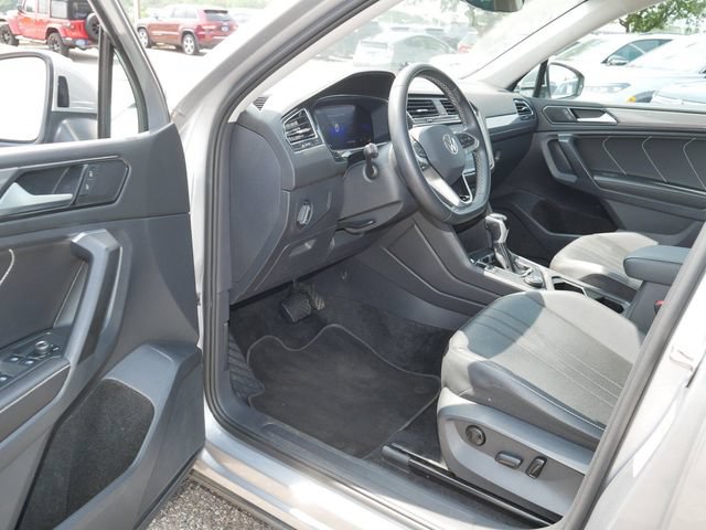Certified 2023 Volkswagen Tiguan SE w/ Panoramic Sunroof Package AWD/4WD image 12