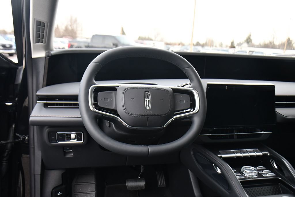 Used 2026 Lincoln Nautilus Reserve AWD/4WD image 12