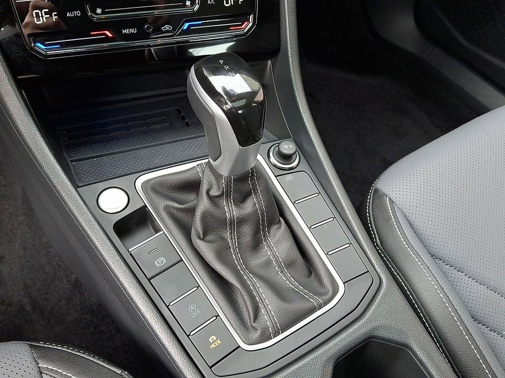 Certified 2025 Volkswagen Jetta SEL image 14