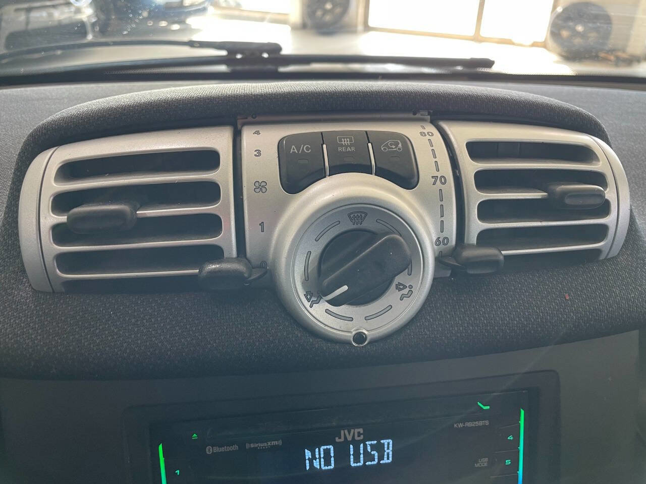 Used 2013 smart fortwo passion image 26