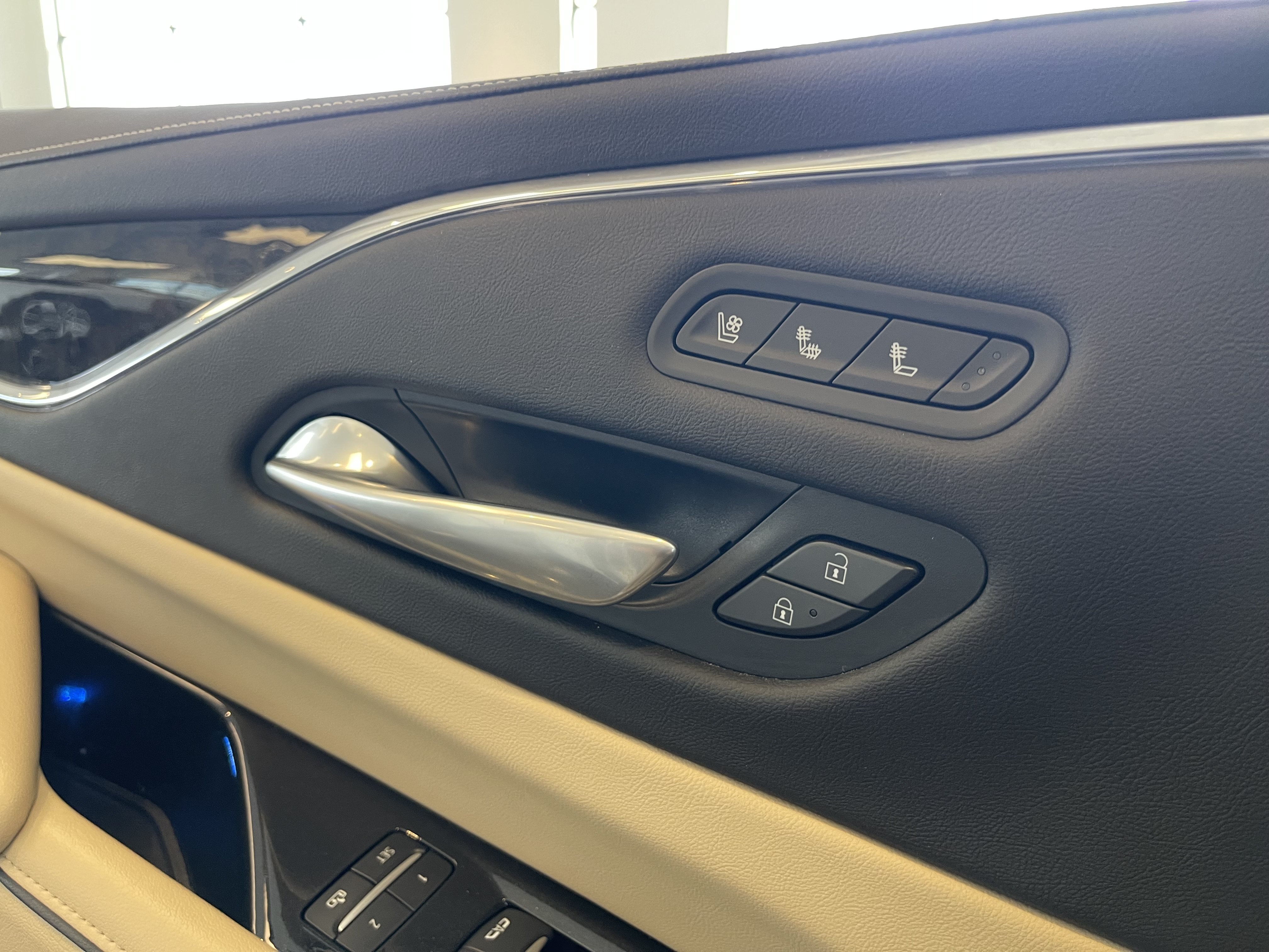 Certified 2024 Cadillac Escalade ESV Premium Luxury AWD/4WD image 29