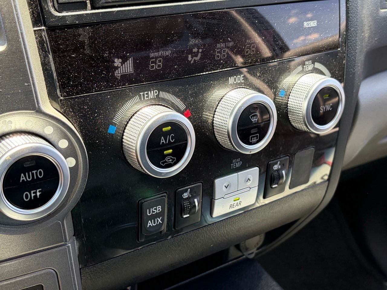 Used 2015 Toyota Sequoia Limited RWD image 9