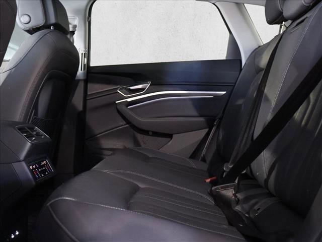 Used 2023 Audi e-tron Premium Plus w/ Premium Plus Package image 15