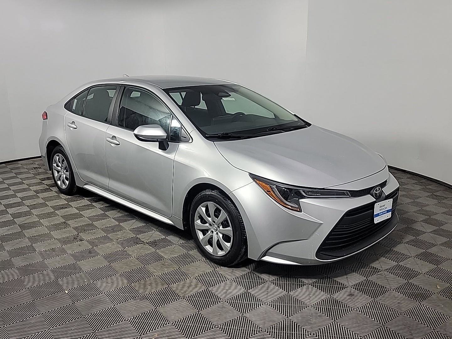 Used 2023 Toyota Corolla LE image 1